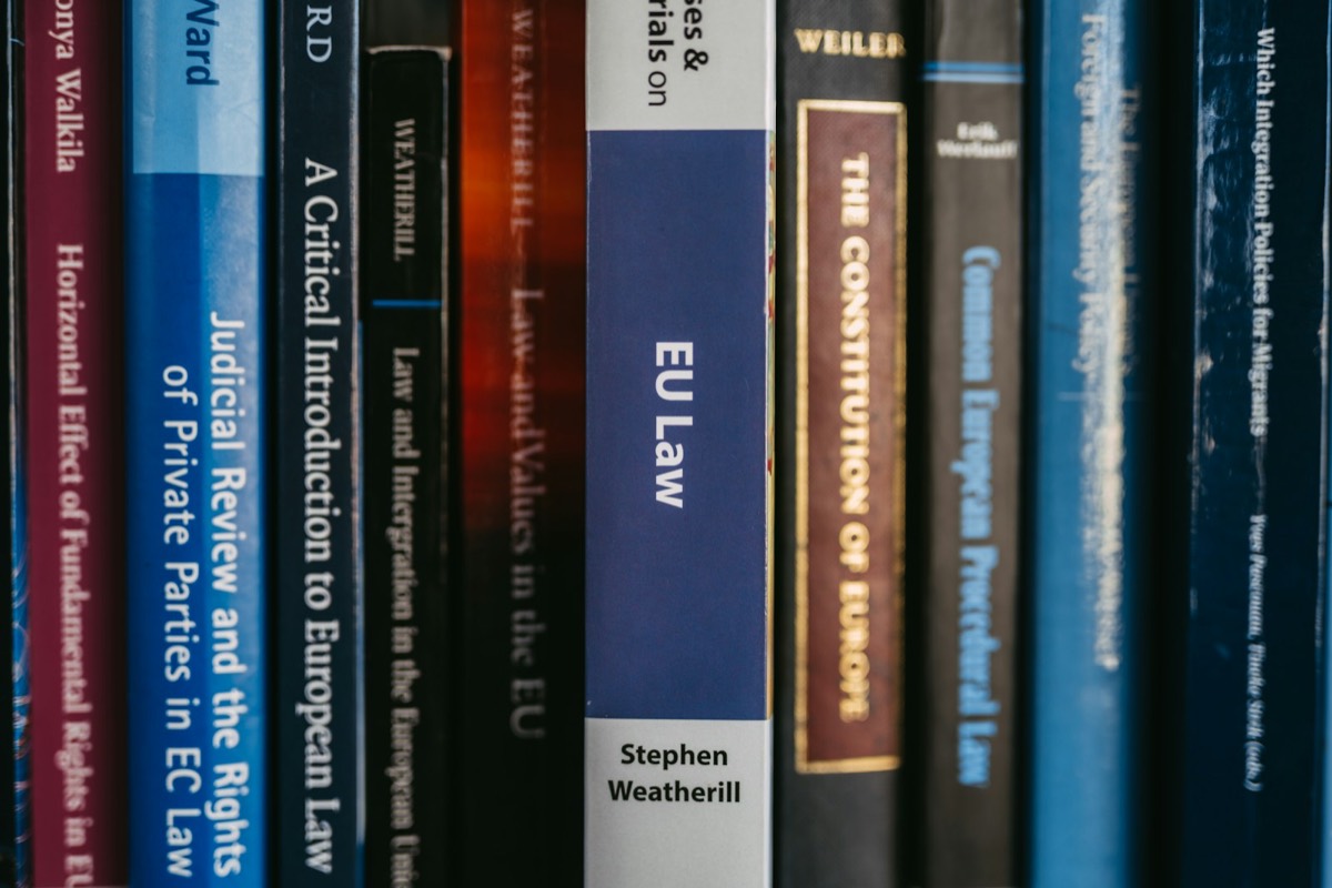 Books about law are neatly arranged on a shelf